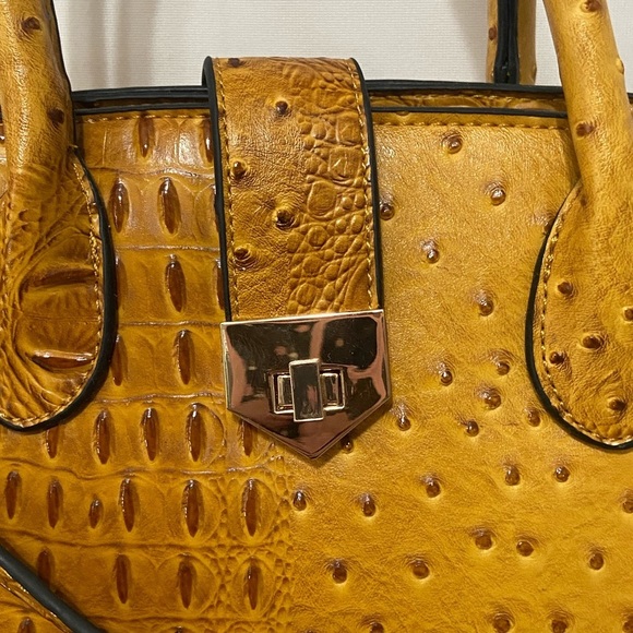 Mezon Mustard Crossbody Bag - Picture 4 of 6